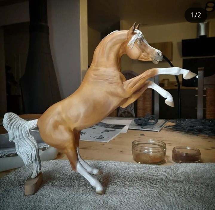 modélisme équin : cheval en cours de peinture