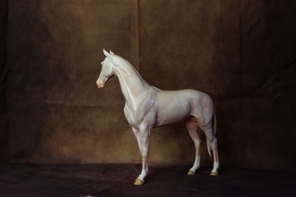 Modélisme équin - cheval cremello