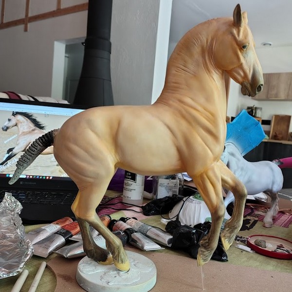 Modèle en cours de peintures aux huiles