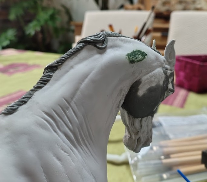 Resculpt des crins sur une résine d'artiste